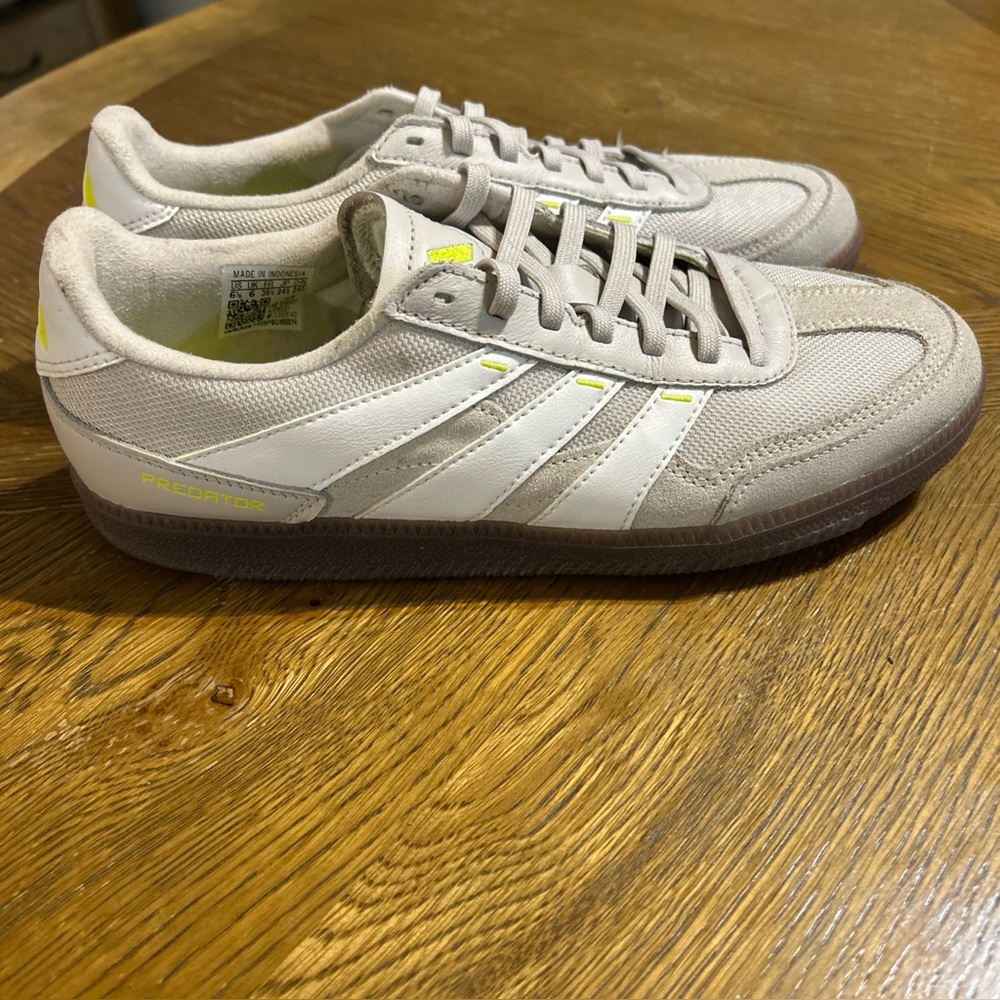 ADIDAS MENS PREDATOR FREESTYLE INDOOR SOCCER SHOES GREY WHITE YELLOW 6.5